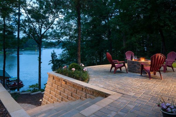 Gorgeous diamond 10D retaining wall with patio and steps overlooking lake